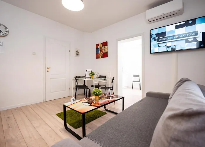 Ideal Center Apartment