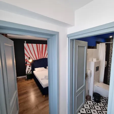 Ideal Center Apartment