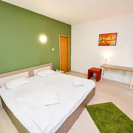 Ideal Center Apartment