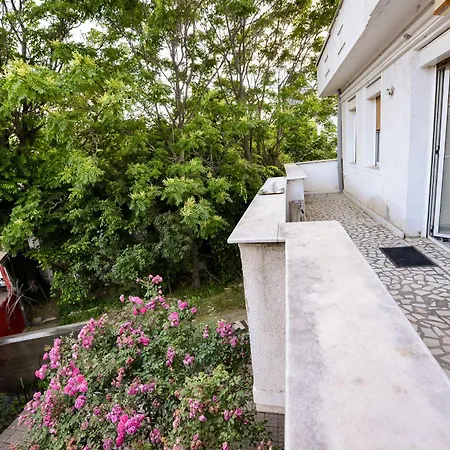 Ideal Center Apartment *