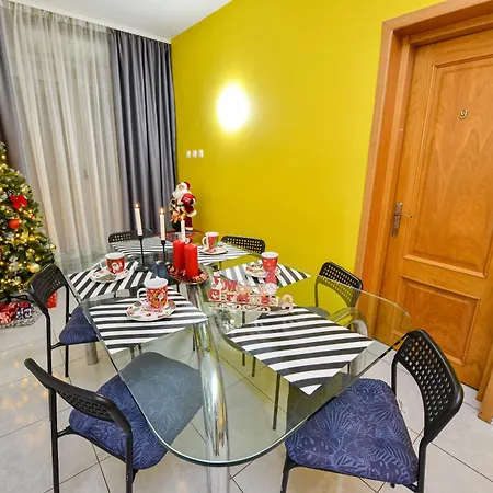 Ideal Center Apartment *