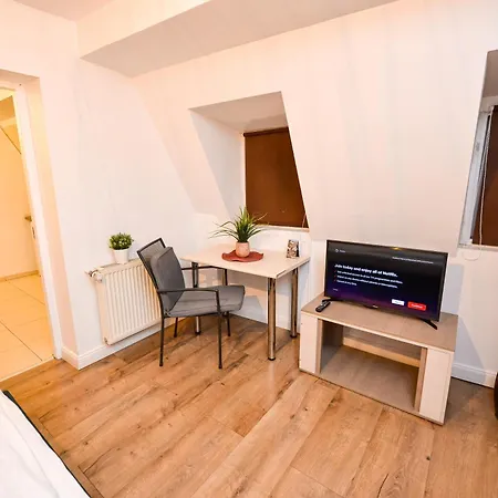 Ideal Center Apartment *